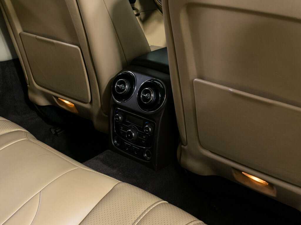 Jaguar XJ с пробегом — 2010 год. Фото: #11