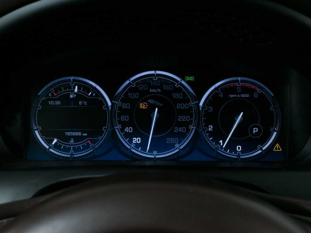 Jaguar XJ с пробегом — 2010 год. Фото: #13