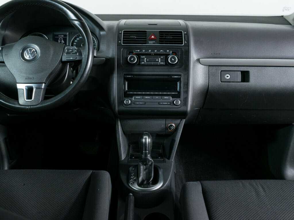 Volkswagen Touran с пробегом — 2011 год. Фото: #8