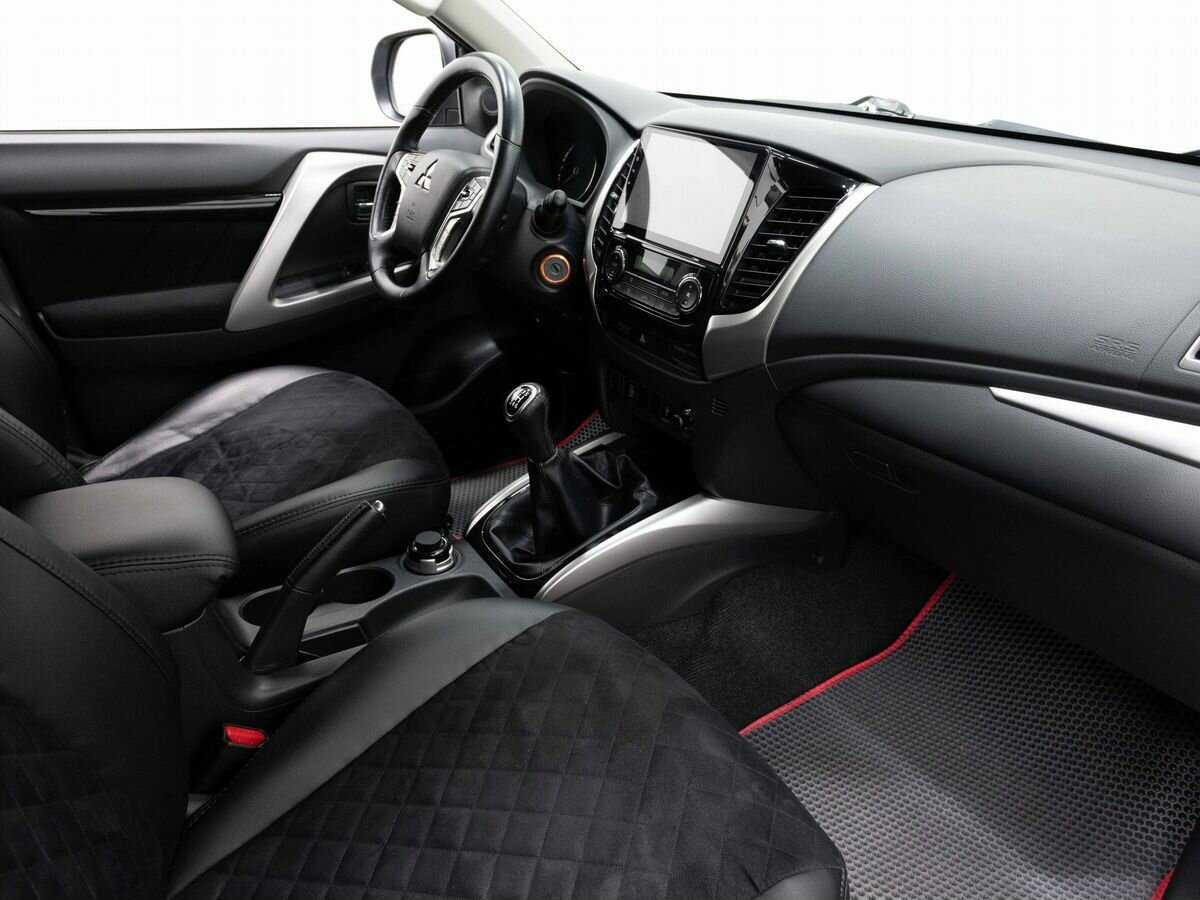 Mitsubishi Pajero Sport с пробегом — 2017 год. Фото: #11