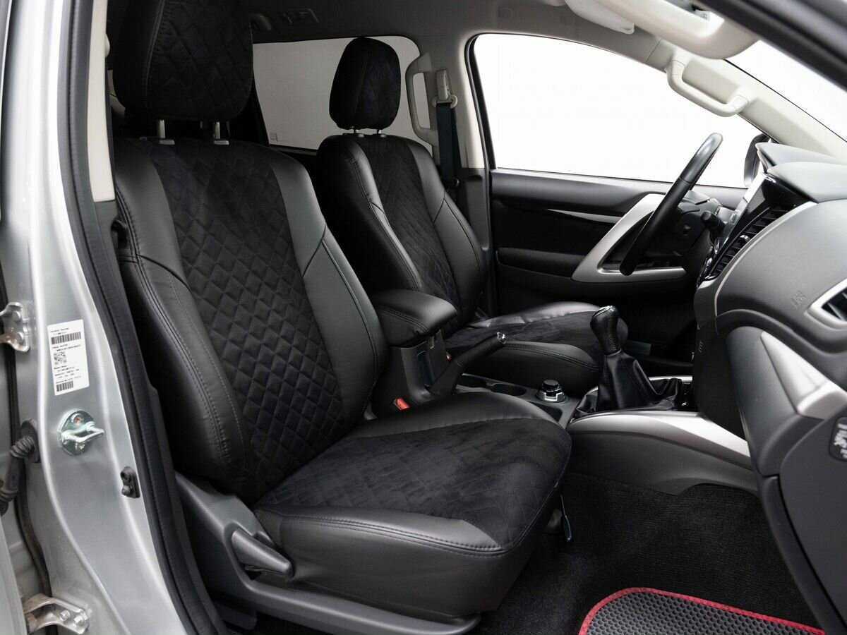 Mitsubishi Pajero Sport с пробегом — 2017 год. Фото: #12