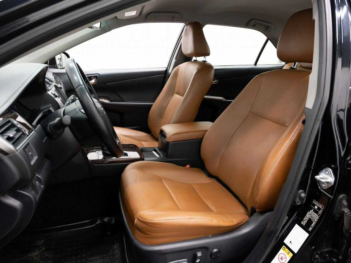 Toyota Camry с пробегом — 2017 год. Фото: #9