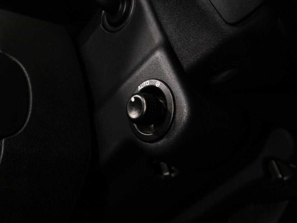 Land Rover Discovery с пробегом — 2009 год. Фото: #16