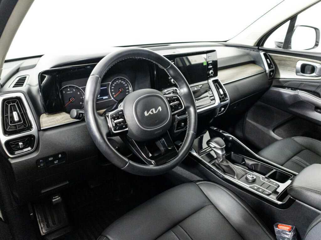 Kia Sorento с пробегом — 2023 год. Фото: #10