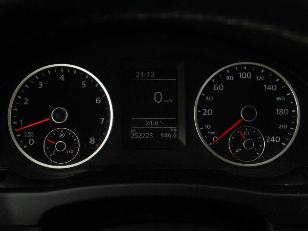 Volkswagen Tiguan с пробегом — 2011 год. Фото: #11