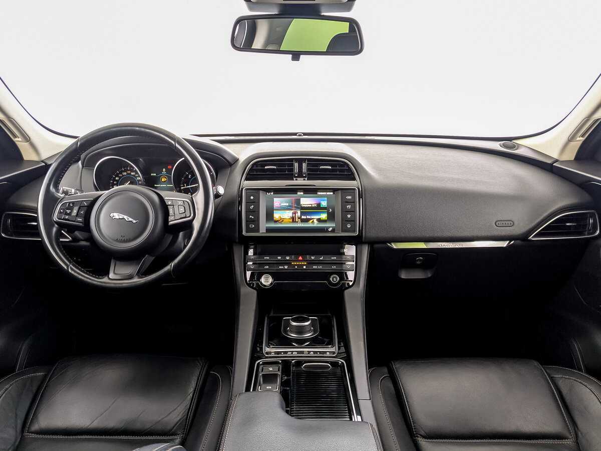 Jaguar F-Pace с пробегом — 2016 год. Фото: #13