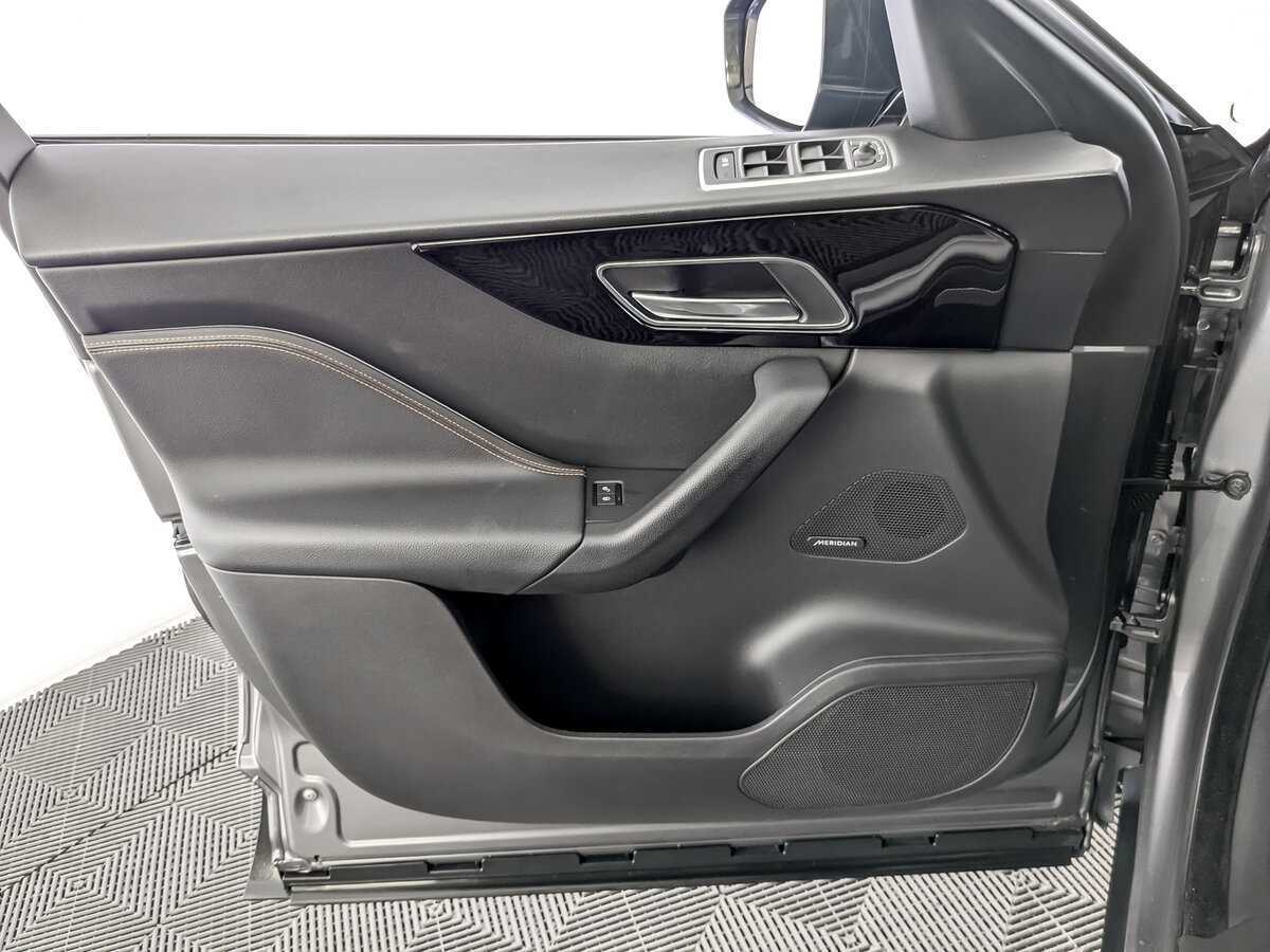 Jaguar F-Pace с пробегом — 2016 год. Фото: #16