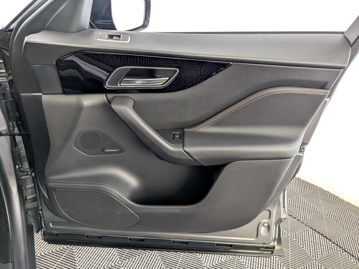 Jaguar F-Pace с пробегом — 2016 год. Фото: #23