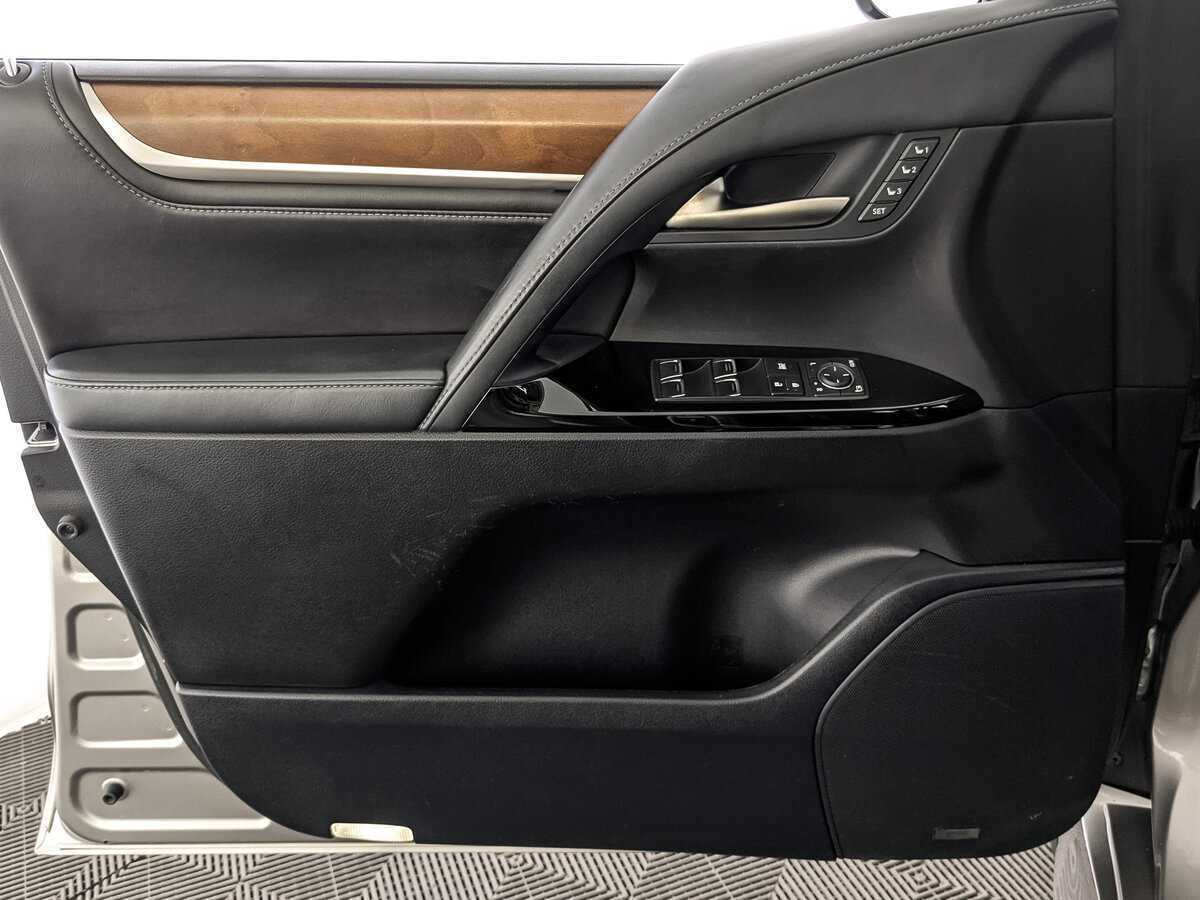 Lexus LX с пробегом — 2016 год. Фото: #18