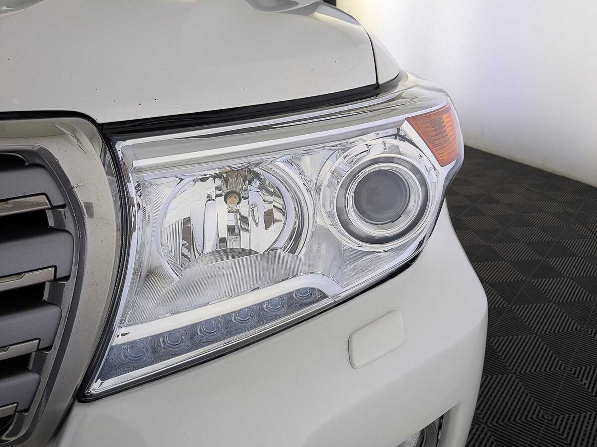 Toyota Land Cruiser с пробегом — 2014 год. Фото: #10