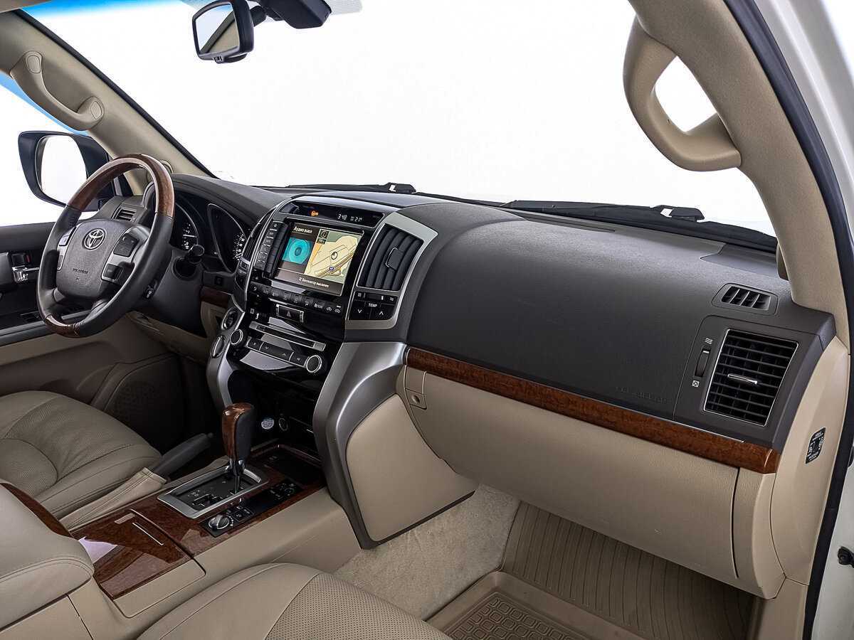 Toyota Land Cruiser с пробегом — 2014 год. Фото: #12