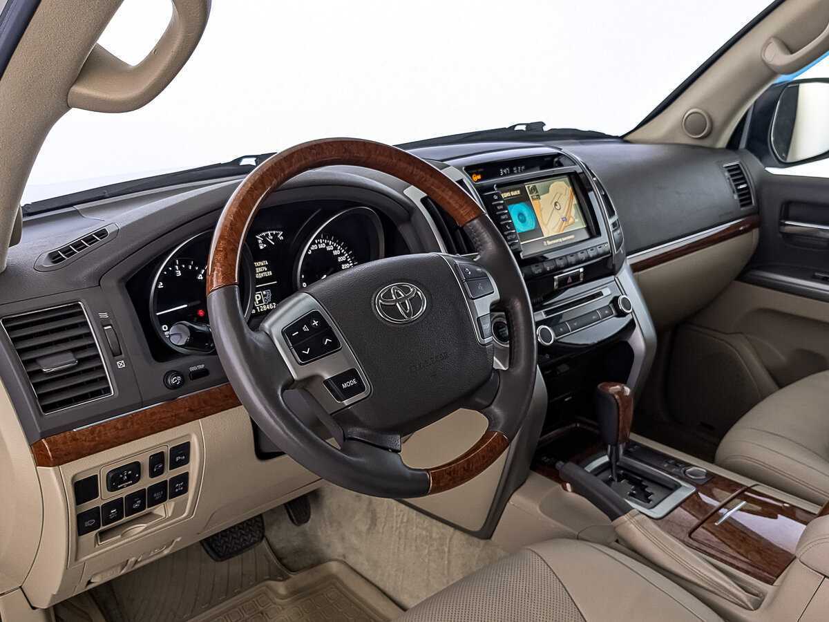 Toyota Land Cruiser с пробегом — 2014 год. Фото: #14