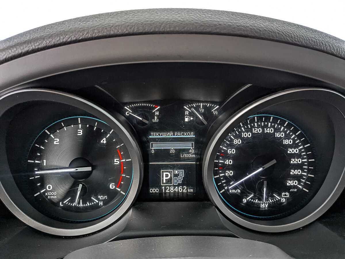 Toyota Land Cruiser с пробегом — 2014 год. Фото: #15
