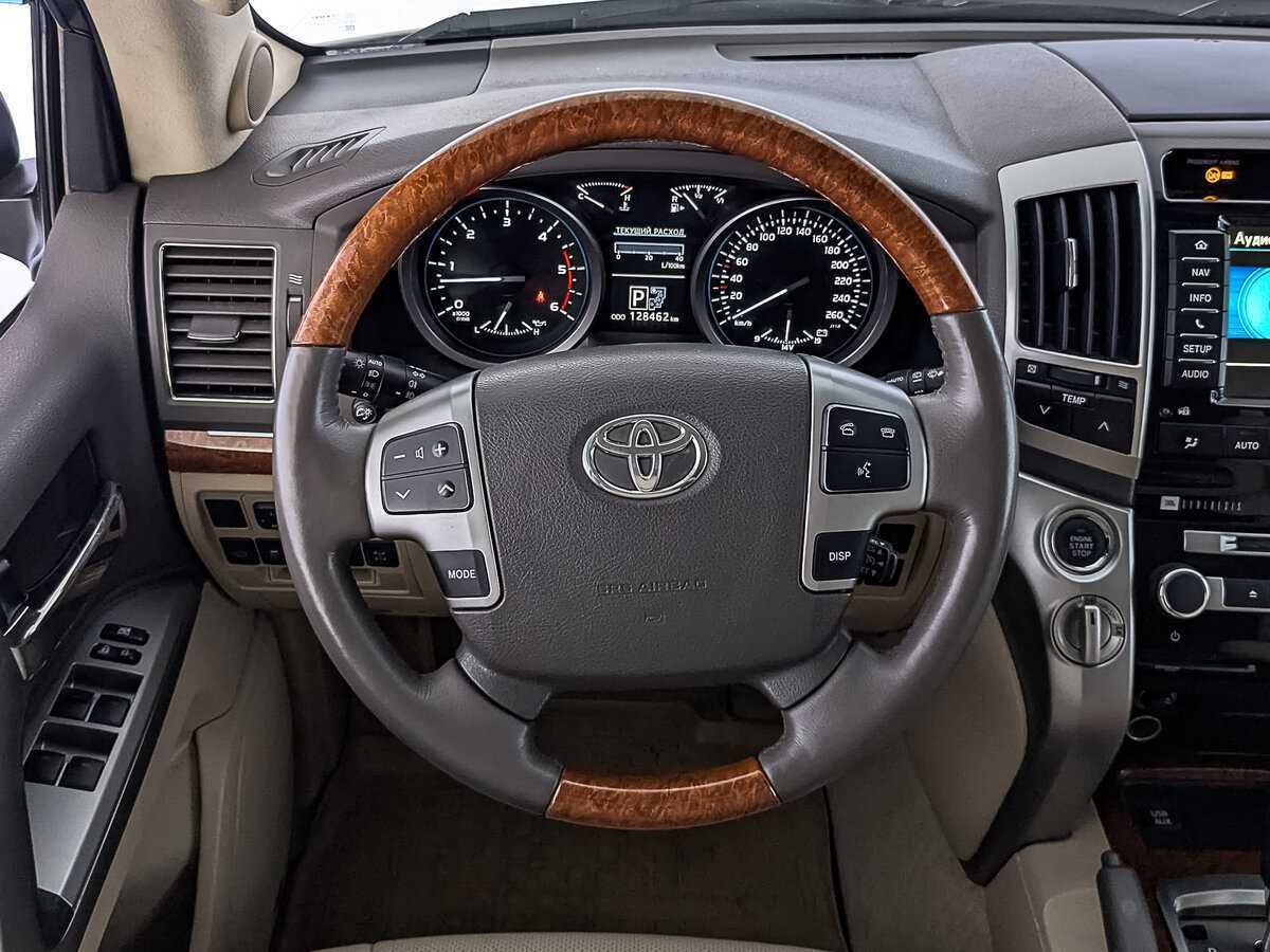Toyota Land Cruiser с пробегом — 2014 год. Фото: #20