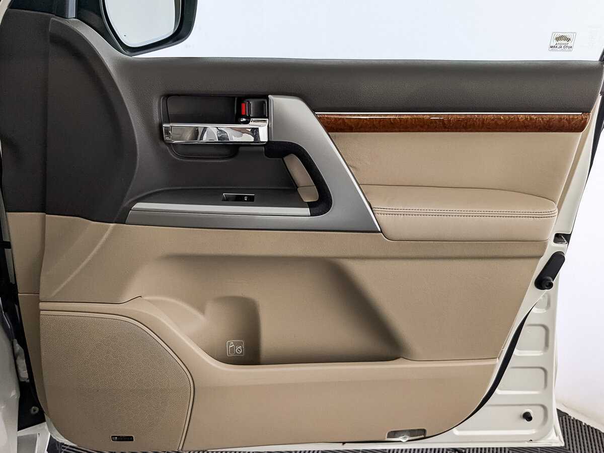 Toyota Land Cruiser с пробегом — 2014 год. Фото: #22