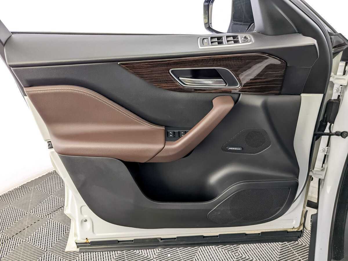 Jaguar F-Pace с пробегом — 2016 год. Фото: #18