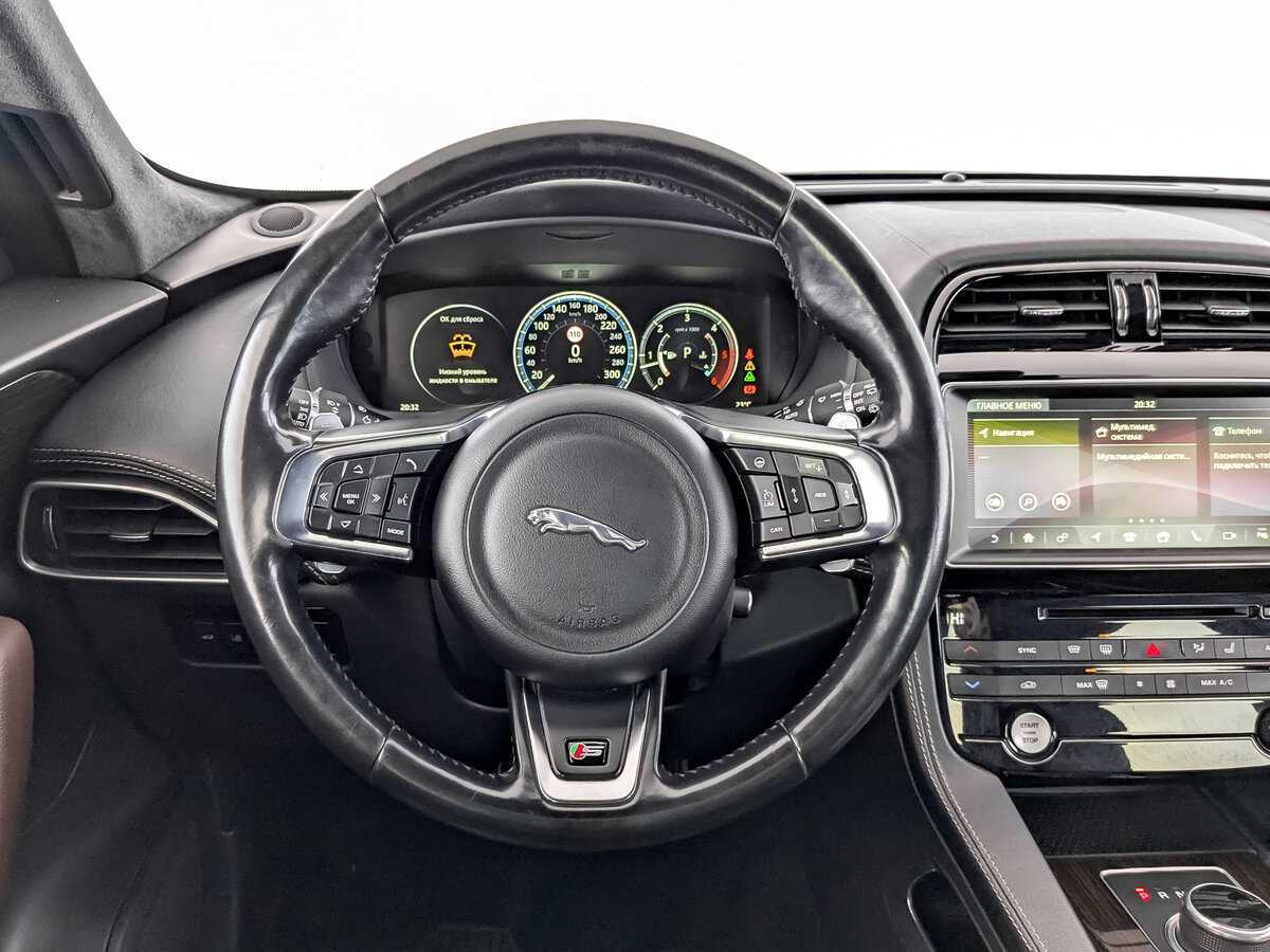 Jaguar F-Pace с пробегом — 2016 год. Фото: #21