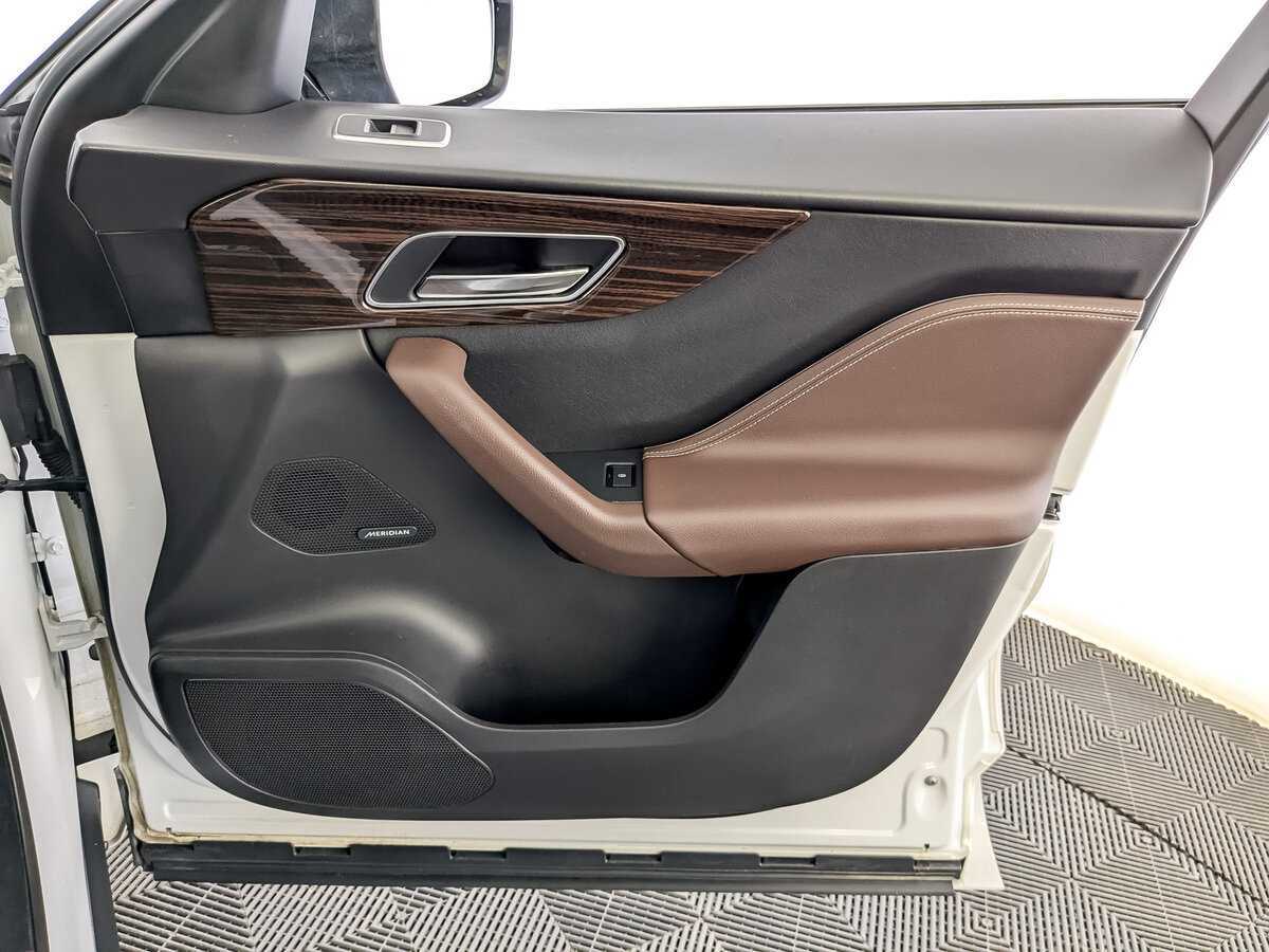 Jaguar F-Pace с пробегом — 2016 год. Фото: #25