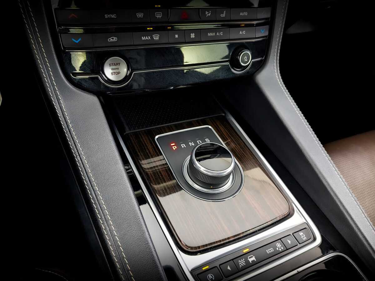 Jaguar F-Pace с пробегом — 2016 год. Фото: #29