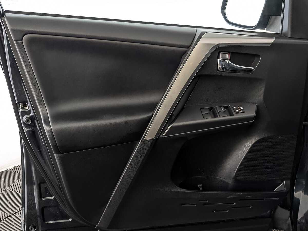 Toyota RAV4 с пробегом — 2017 год. Фото: #17