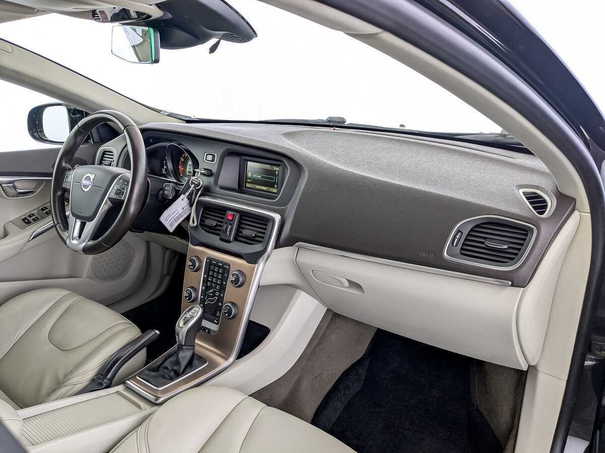 Volvo V40 с пробегом — 2013 год. Фото: #10