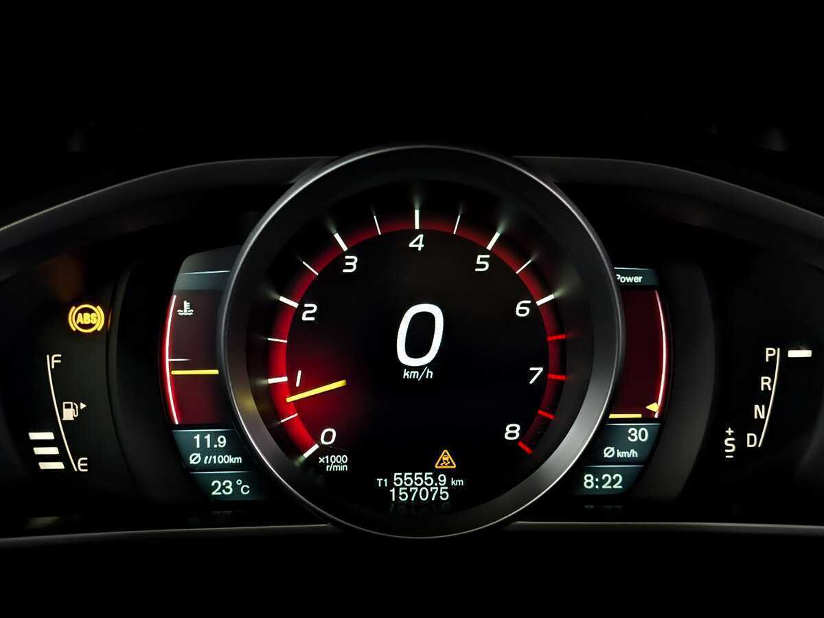 Volvo V40 с пробегом — 2013 год. Фото: #12