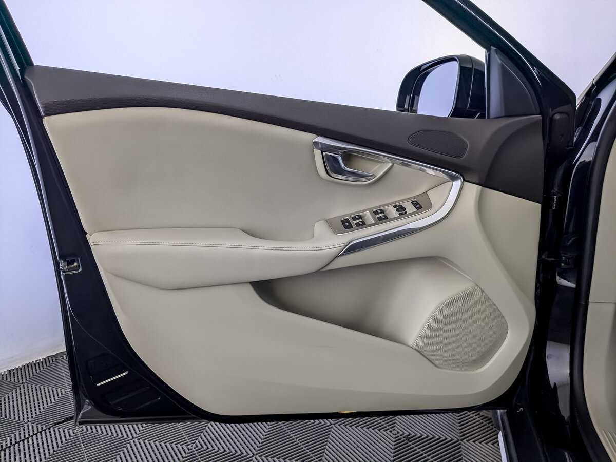 Volvo V40 с пробегом — 2013 год. Фото: #18