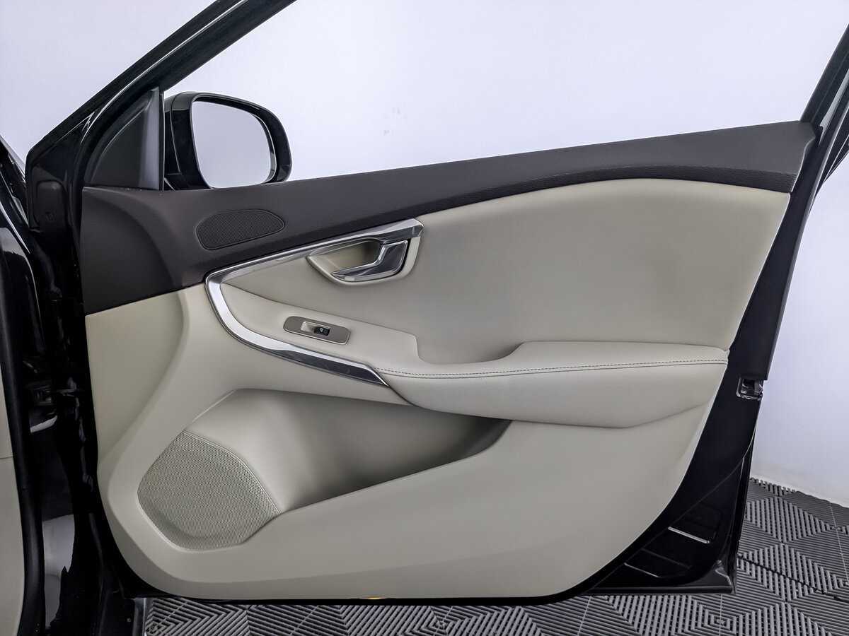 Volvo V40 с пробегом — 2013 год. Фото: #23