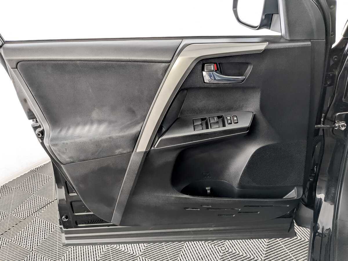 Toyota RAV4 с пробегом — 2017 год. Фото: #16