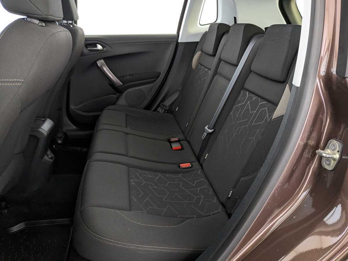 Peugeot 2008 с пробегом — 2014 год. Фото: #17