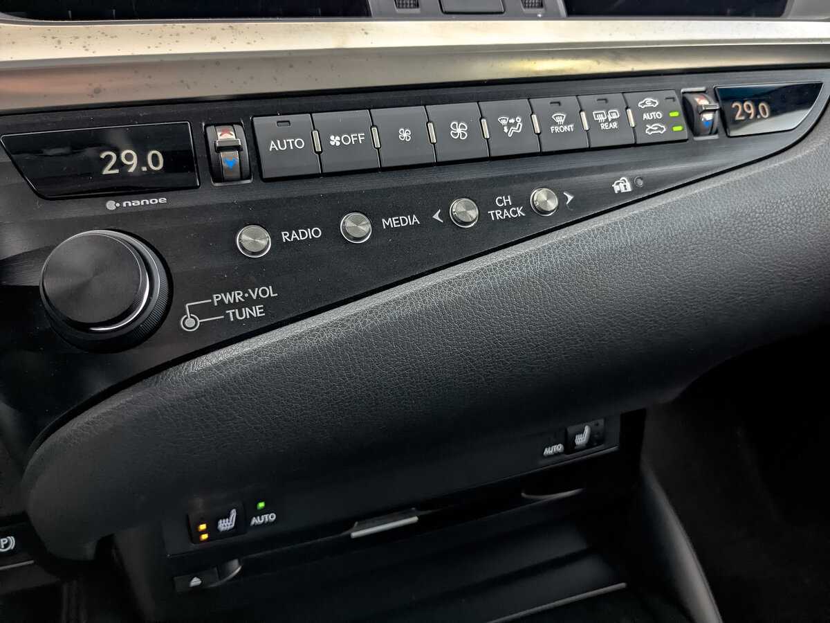 Lexus ES с пробегом — 2020 год. Фото: #20