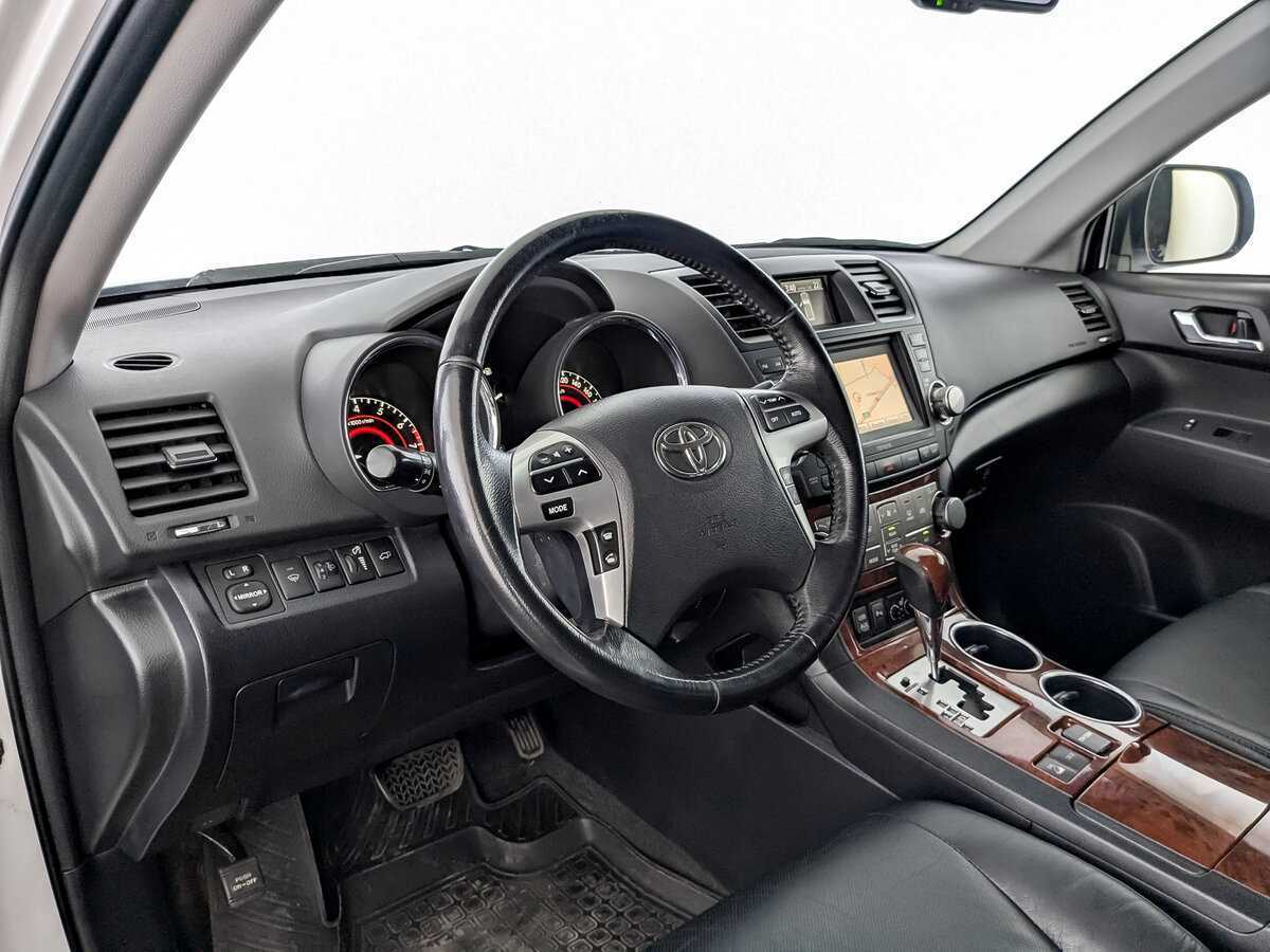 Toyota Highlander с пробегом — 2011 год. Фото: #15