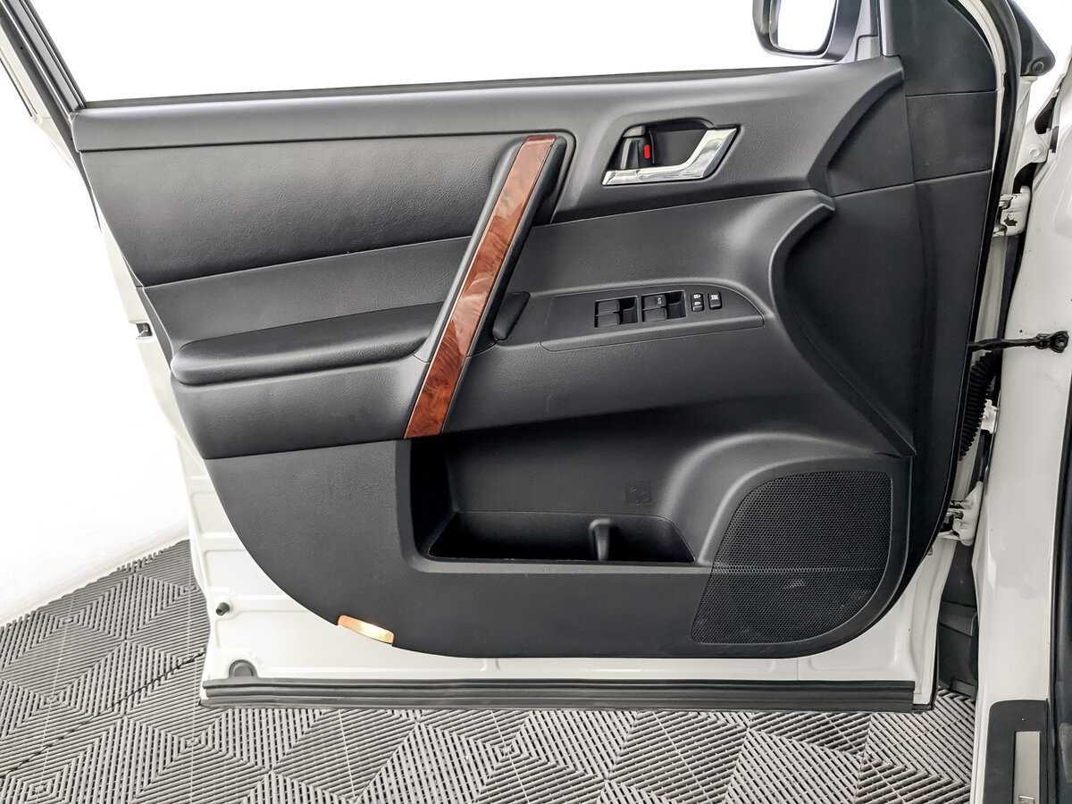 Toyota Highlander с пробегом — 2011 год. Фото: #18