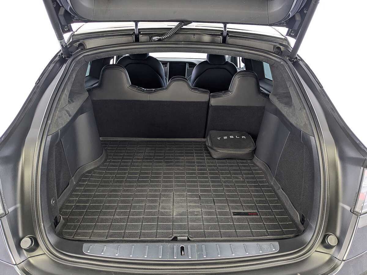 Tesla Model X с пробегом — 2020 год. Фото: #9