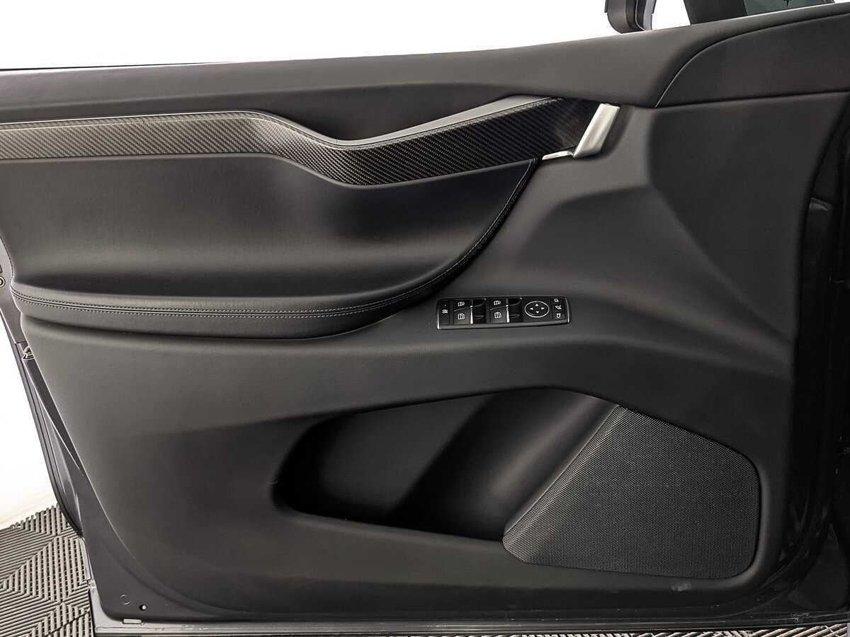 Tesla Model X с пробегом — 2020 год. Фото: #15