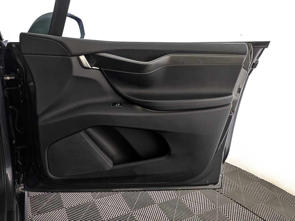 Tesla Model X с пробегом — 2020 год. Фото: #20