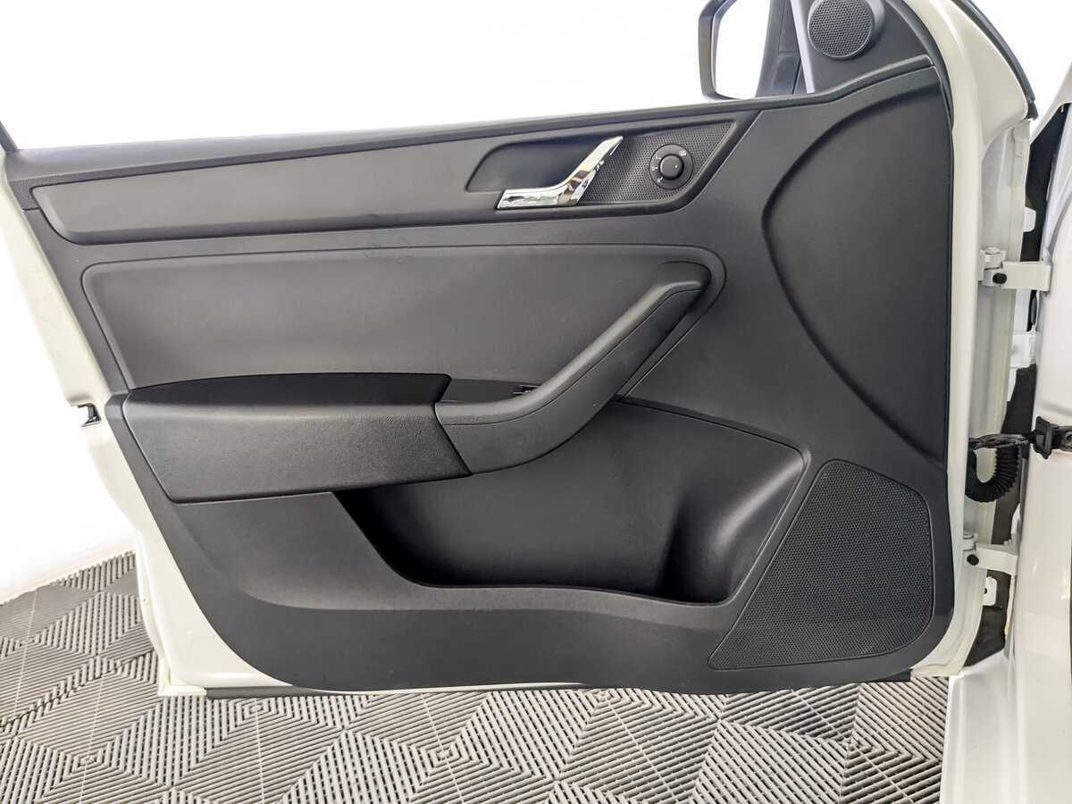 Skoda Rapid с пробегом — 2017 год. Фото: #18