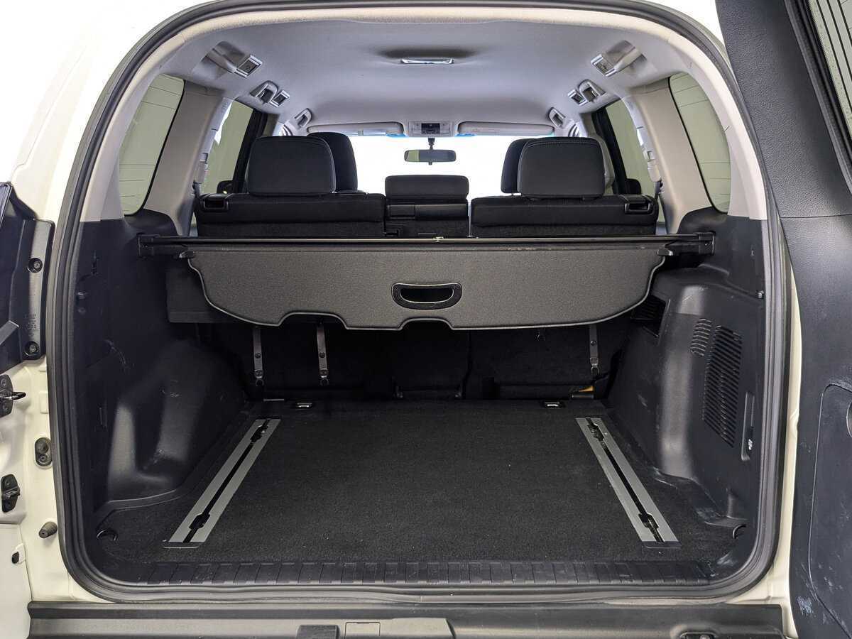Toyota Land Cruiser Prado с пробегом — 2021 год. Фото: #9
