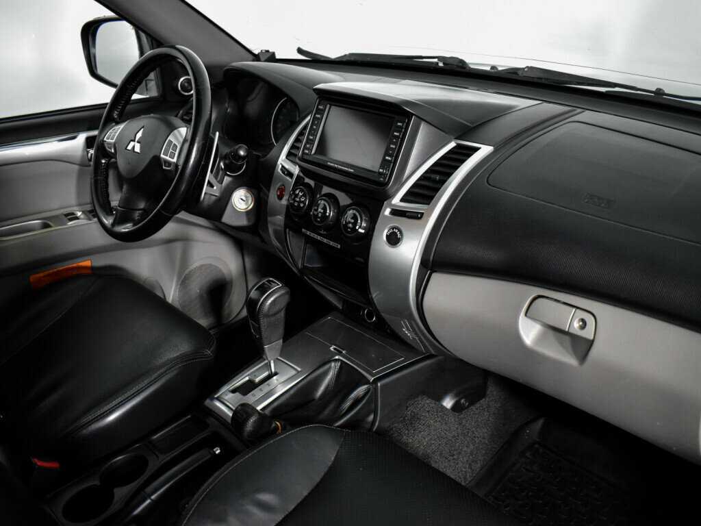 Mitsubishi Pajero Sport с пробегом — 2010 год. Фото: #13