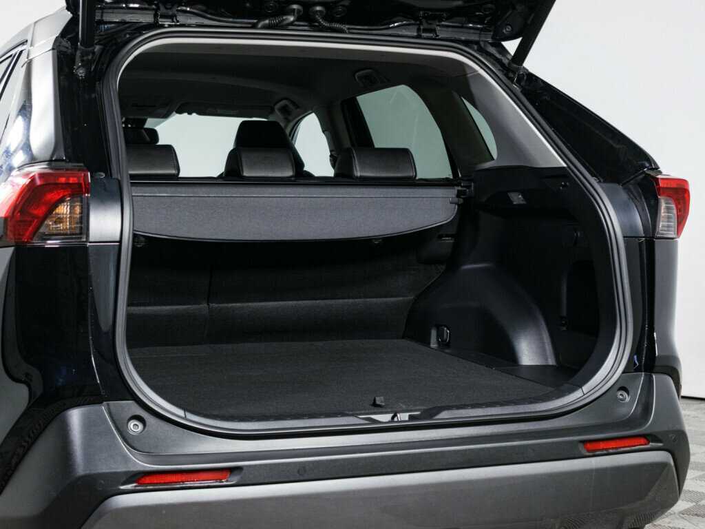 Toyota RAV4 с пробегом — 2021 год. Фото: #6