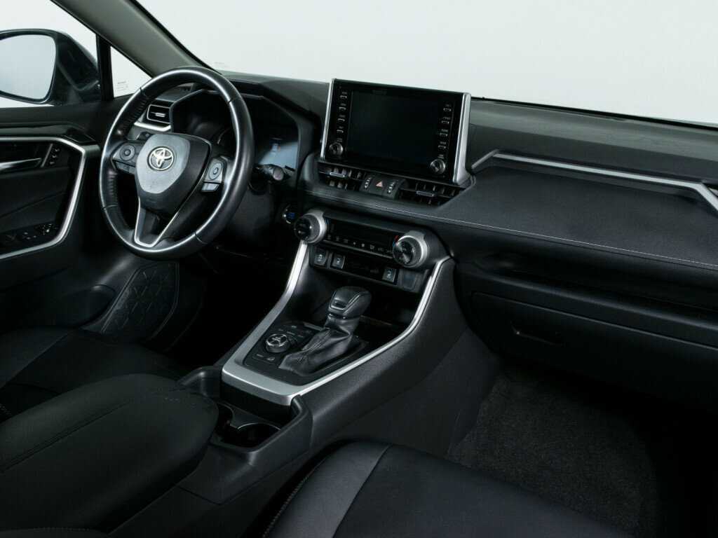 Toyota RAV4 с пробегом — 2021 год. Фото: #8