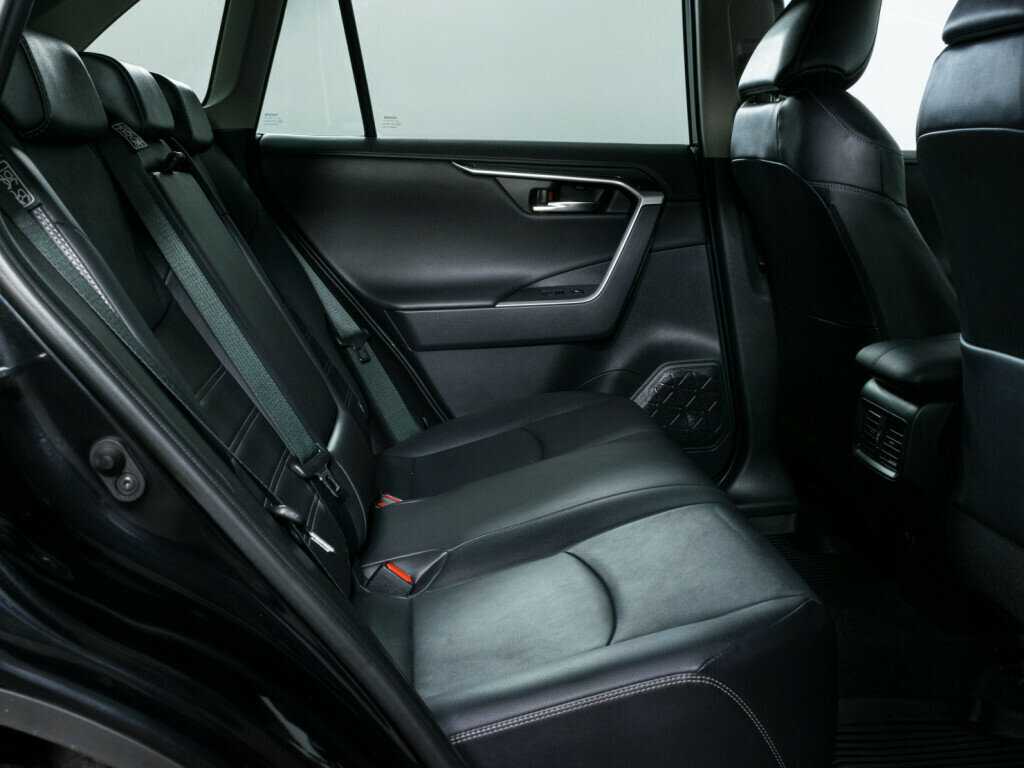 Toyota RAV4 с пробегом — 2021 год. Фото: #10