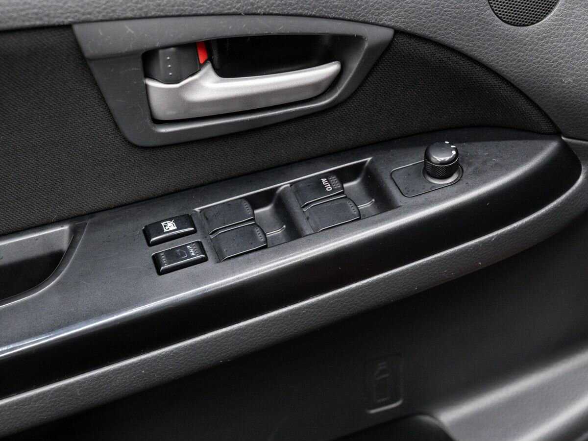 Suzuki SX4 с пробегом — 2007 год. Фото: #15