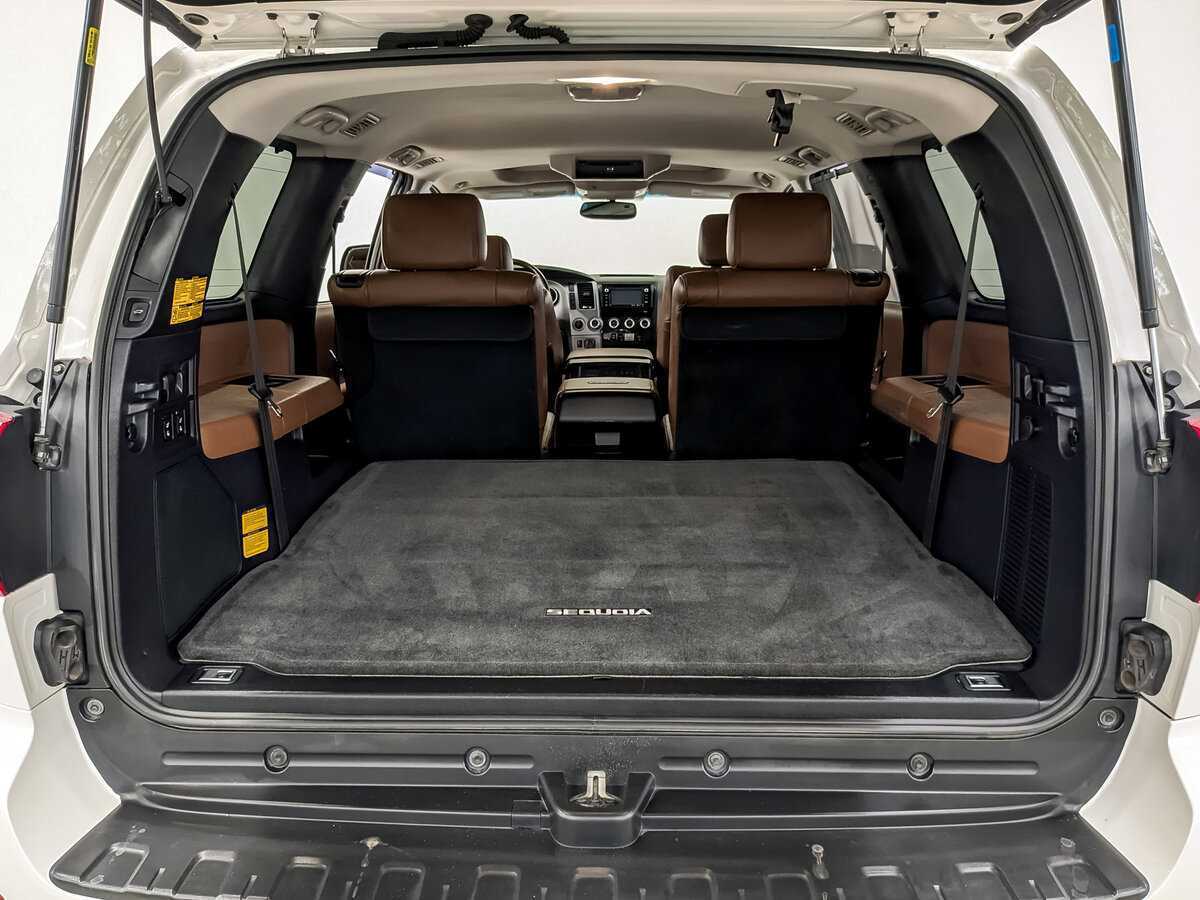 Toyota Sequoia с пробегом — 2013 год. Фото: #9