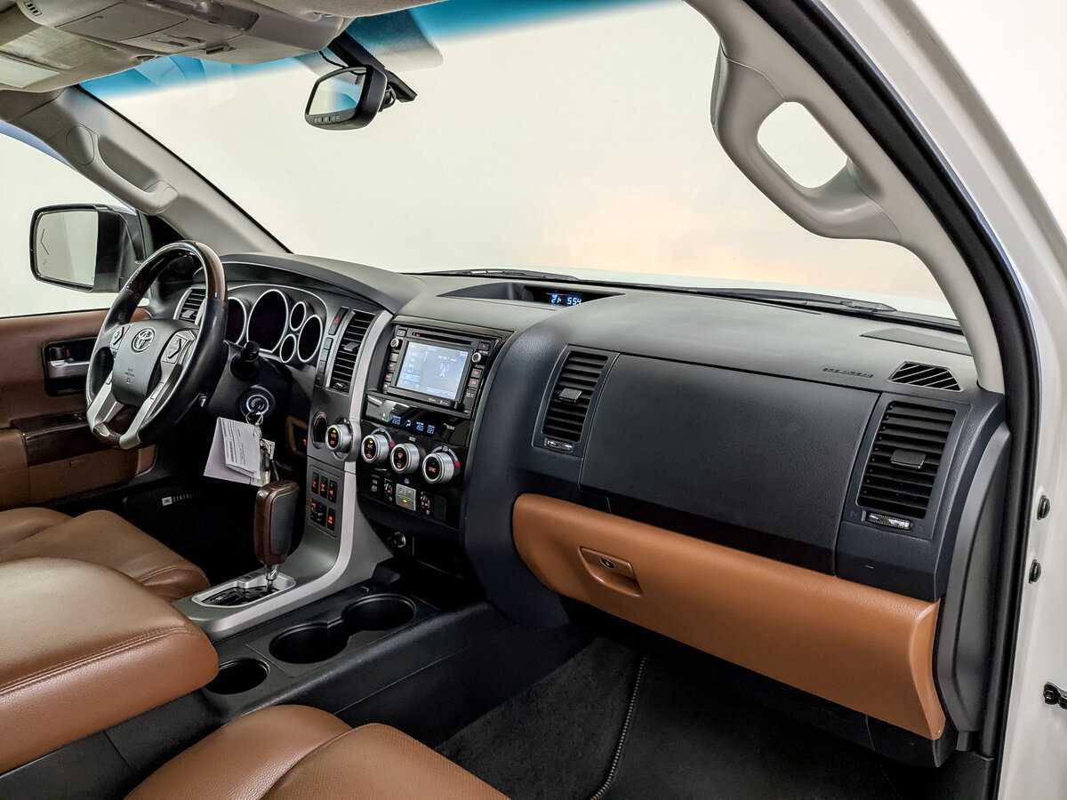 Toyota Sequoia с пробегом — 2013 год. Фото: #10