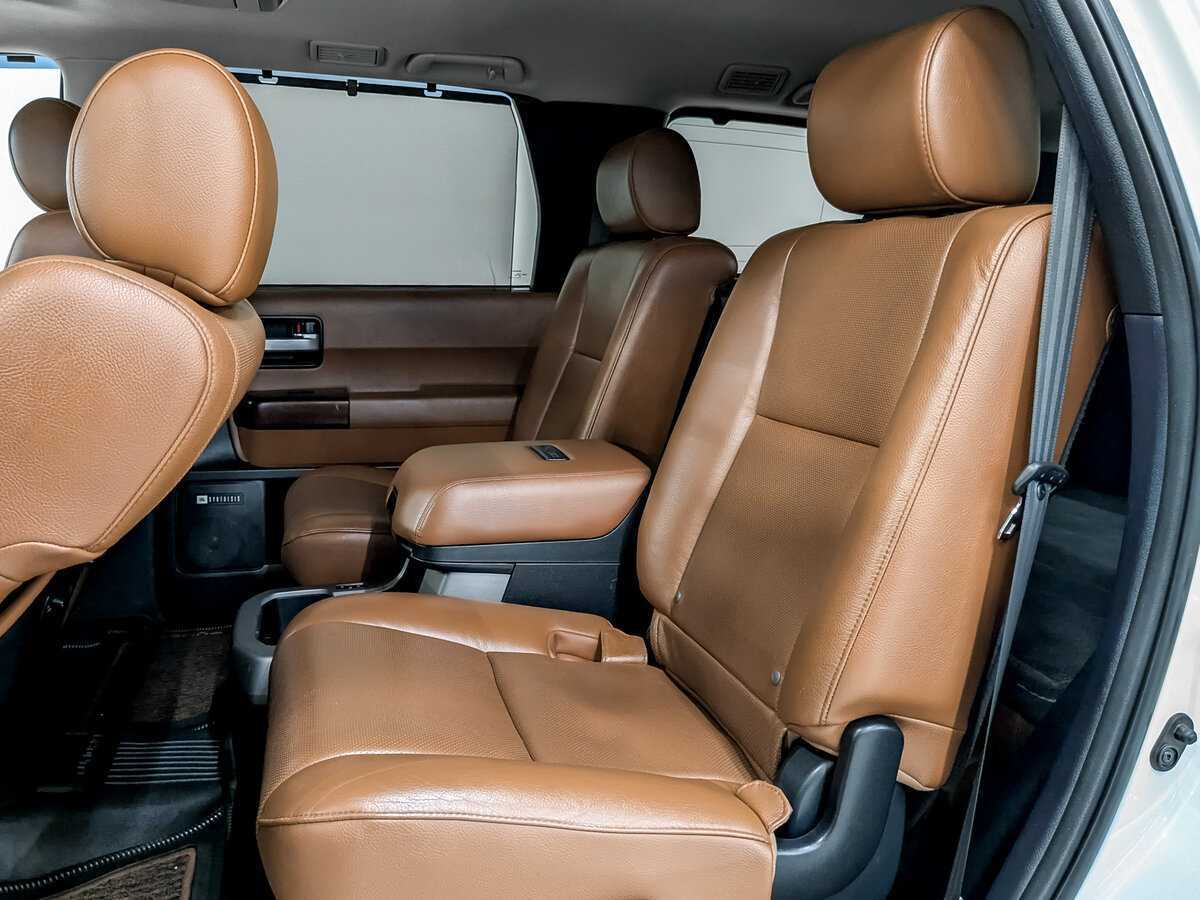 Toyota Sequoia с пробегом — 2013 год. Фото: #11