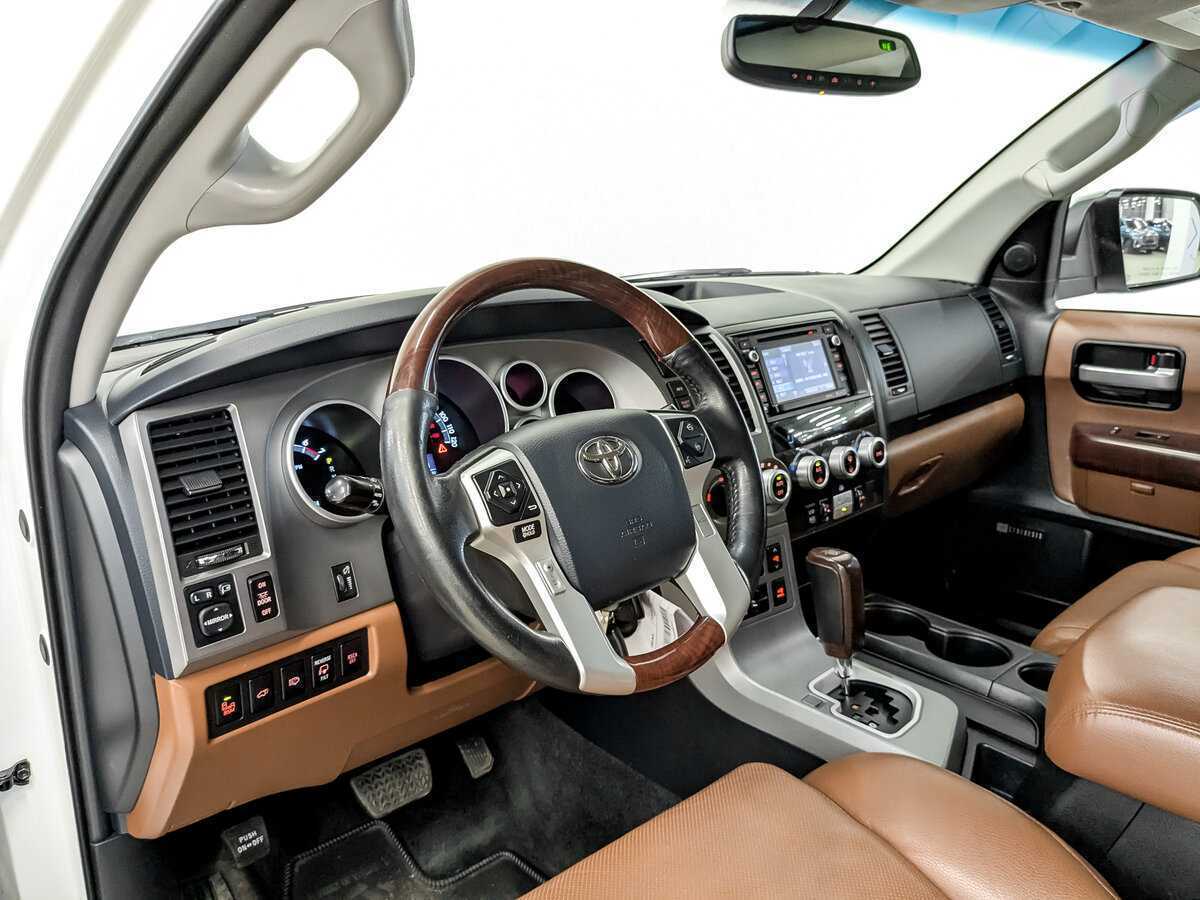 Toyota Sequoia с пробегом — 2013 год. Фото: #15
