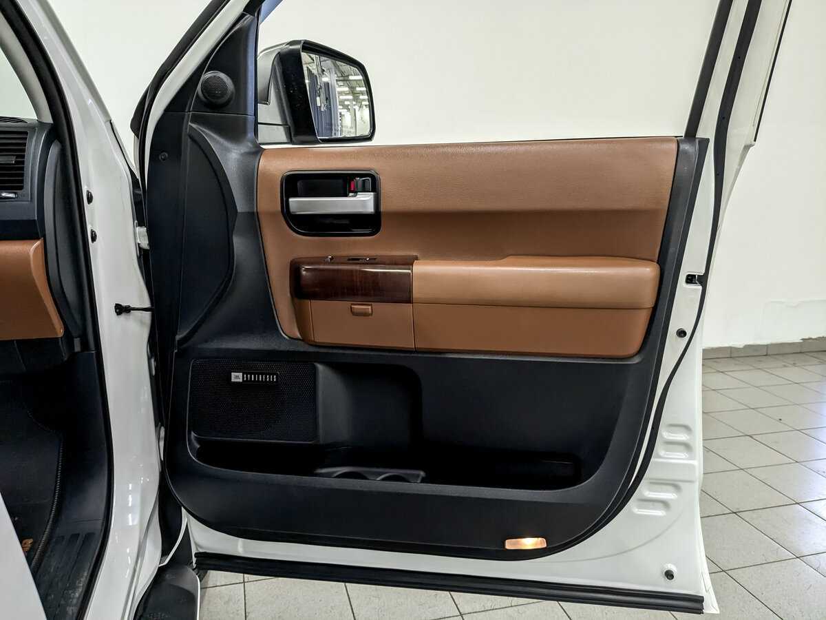 Toyota Sequoia с пробегом — 2013 год. Фото: #24