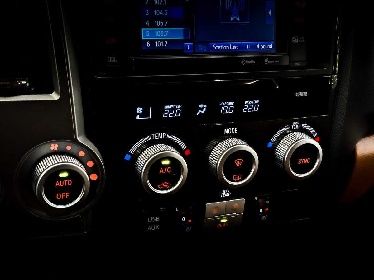 Toyota Sequoia с пробегом — 2013 год. Фото: #25