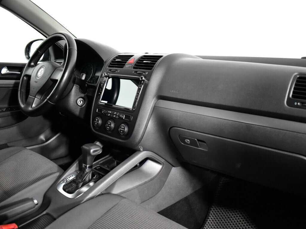 Volkswagen Jetta с пробегом — 2009 год. Фото: #8